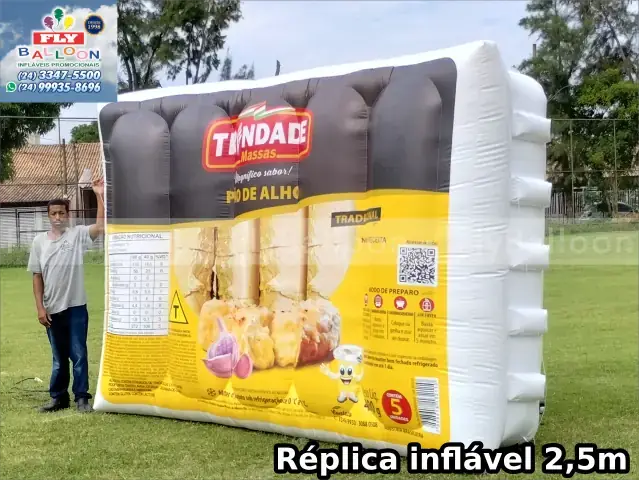 Inflável gigante de embalagem de pão de alho Trindade