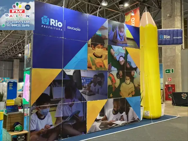 Réplica inflável gigante de lápis da Secretaria de Educação da Prefeitura do Rio
