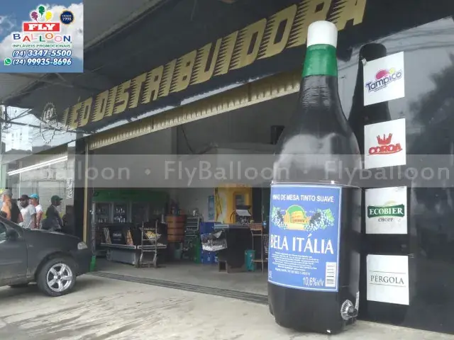 Réplica inflável gigante de garrafa de vinho Bela Itália
